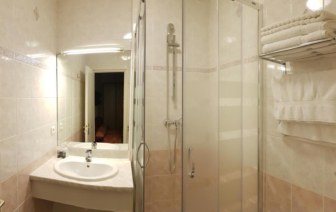 Hotel De La Paix Oloron-Sainte-Marie Luaran gambar